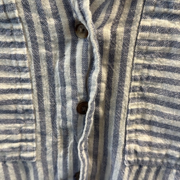 Universal Threads Button Down short sleeve - Picture 4 of 5